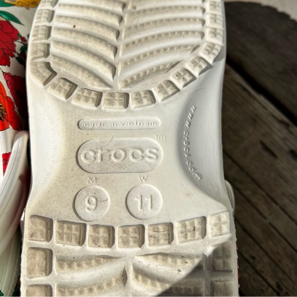 Crocs Kids Water Shoes Red Yellow Green Floral - Picture 5 of 5